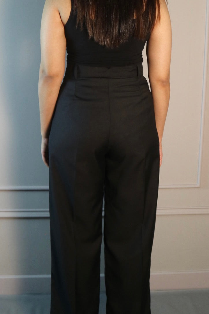 HIGH-WAISTED PLEATED PANTS IN BLACK