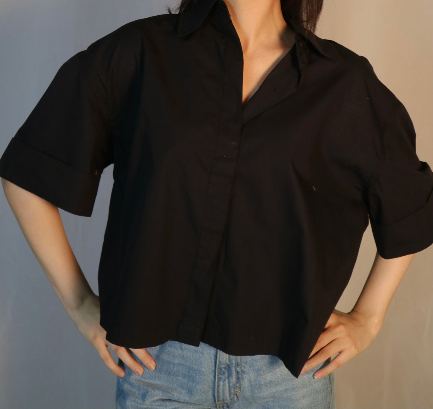 SIREN BLACK COLLAR SHIRT